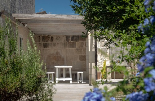 Cannole House | Holiday Home 'Design Loft' with Shared Terrace, Shared Garden and Wi-Fi