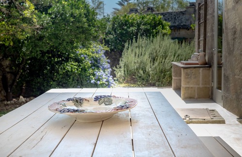 Cannole House | Holiday Home 'Design Loft' with Shared Terrace, Shared Garden and Wi-Fi