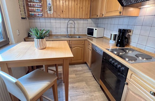 Eisfeld House | Holiday Home 'Eisfelder Blick' with Private Pool, Private Terrace and Wi-Fi