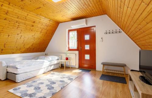 Badacsonytomaj House | Holiday Home Emi by Interhome