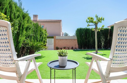 Miami Platja House | Holiday Home 'Isla Bonita' with Sea View, Wi-Fi and Air Conditioning