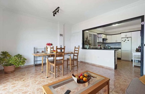 Puerto de la Cruz House | Holiday Home in Puerto near Playa Jardín