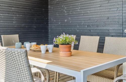 Ronde House | Holiday Home Fabine - 75m from the sea by Interhome