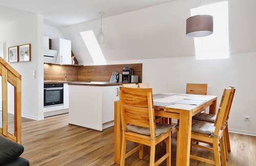 Bad Arolsen House | Holiday Home 'Ferienhaus 88' with Private Terrace and Wi-Fi