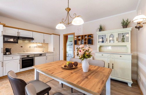 Neuruppin House | Holiday Home 'Ferienhaus 75 Qm, 1 Schlafzimmer' with Private Terrace, Shared Garden and Wi-Fi