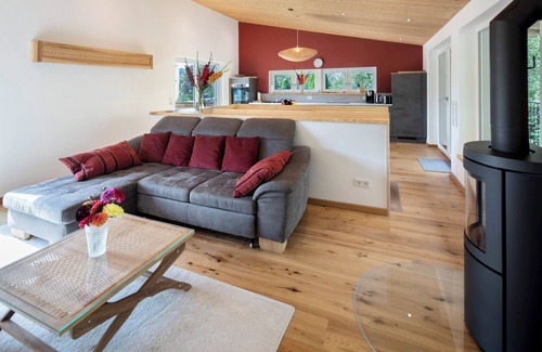 Liebenau Apartment | Holiday home "Ferienhaus Das Große Paradies" with Sauna, Garden, Hot Tub and Wi-Fi