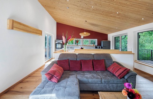Liebenau Apartment | Holiday home "Ferienhaus Das Große Paradies" with Sauna, Garden, Hot Tub and Wi-Fi