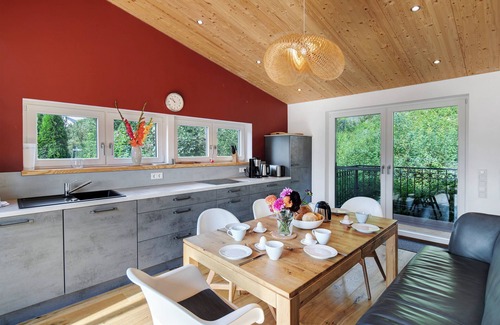 Liebenau Apartment | Holiday home "Ferienhaus Das Große Paradies" with Sauna, Garden, Hot Tub and Wi-Fi
