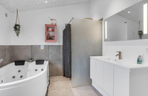 Bjert House | Holiday Home Fin - 150m from the sea by Interhome