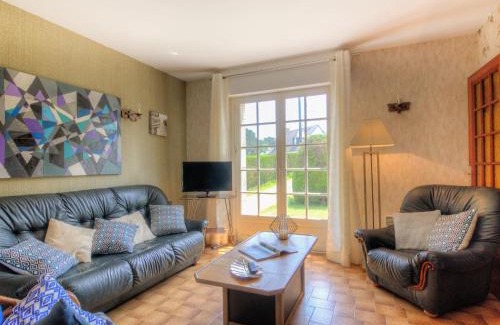 Saint-Pierre-Quiberon House | Holiday Home Quilvy by Interhome