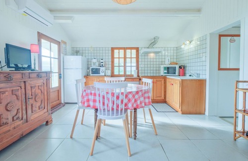 Allemans House | Holiday Home 'Gîte Le Moutat-Le Châlet' with Private Terrace