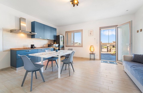 Sant'Anna Arresi House | Holiday Home 'Giada' with Mountain View, Wi-Fi and Air Conditioning