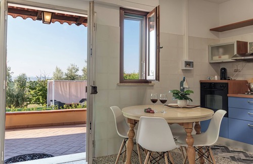 Cerreto Guidi House | Holiday Home 'Girasole Apartment' with Shared Pool, Private Terrace and Air Conditioning