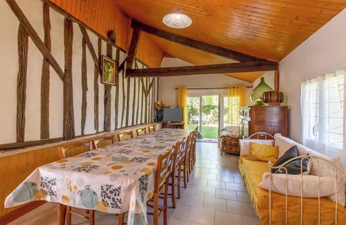Ginestet House | Holiday Home 'Gîte À La Campagne' with Private Pool, Wi-Fi and Air Conditioning
