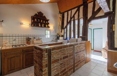 Ginestet House | Holiday Home 'Gîte À La Campagne' with Private Pool, Wi-Fi and Air Conditioning