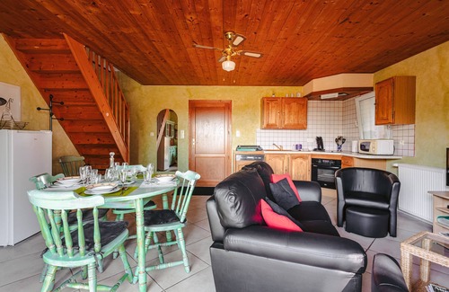 Marans House | Holiday Home 'Gîte Le Petit Sableau' with Pool and Spa, Private Terrace and Wi-Fi