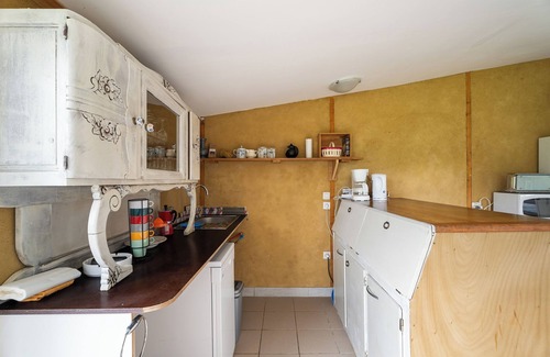 Broons House | Holiday Home 'Gîte Pour 4 Avec Sauna' with Shared Garden