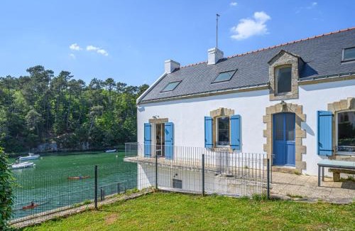 Bono House | Holiday Home Glann Aven by Interhome