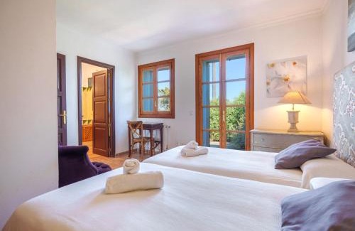 Es Llombards House | Holiday Home Gran Llombards by Interhome