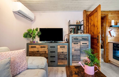 Scheibenberg House | Holiday Home 'Häuschen Grau' with Private Garden and Wi-Fi