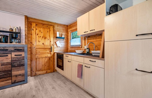 Scheibenberg House | Holiday Home 'Häuschen Grau' with Private Garden and Wi-Fi