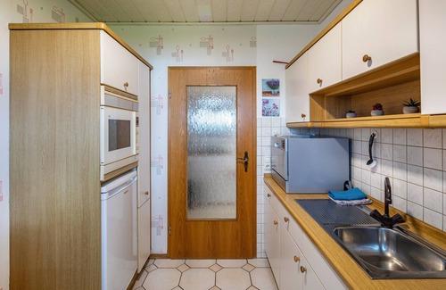 Bad Arolsen House | Holiday Home 'Haus am Twistesee' with Terrace, Garden & Wi-Fi
