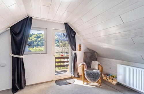 Titmaringhausen House | Holiday Home 'Haus Waldesruh' with Private Terrace, Balcony and Wi-Fi