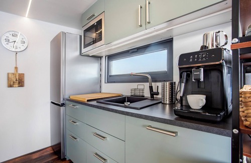 Knieper Nord House | Holiday Home 'Hausboot Seeadler Stralsund' with Sea View, Private Terrace and a sauna
