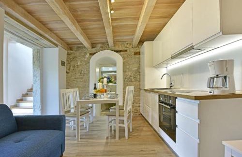 Kastelir-Labinci House | Holiday Home Hibiskus by Interhome