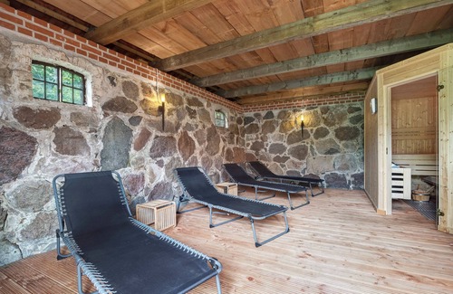 Goehrde House | Holiday Home 'Hof Hohe Eichen' with Private Terrace, Private Garden and Wi-Fi