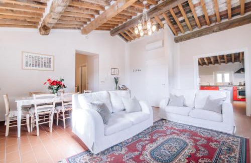 Uzzano House | Holiday Home Il Borgo Degli Agrumi