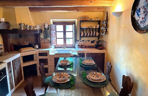Maglietola House | Holiday Home 'Il Guardiano Del Castello' with Wi-Fi
