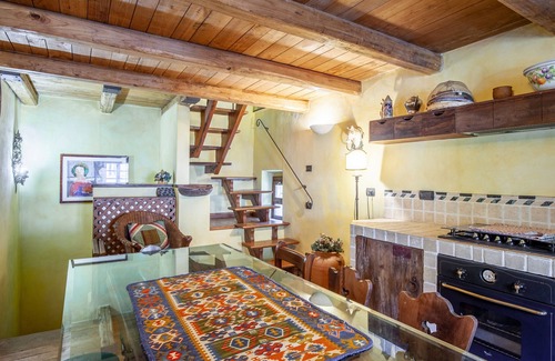 Maglietola House | Holiday Home 'Il Guardiano Del Castello' with Wi-Fi