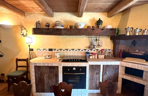 Maglietola House | Holiday Home 'Il Guardiano Del Castello' with Wi-Fi