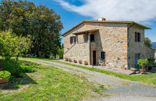 Pomarance House | Holiday Home Il Sorbo by Interhome