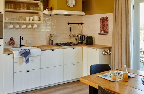 Schafelt House | Holiday Home in Baarlo with Wood-fired Hot Tub