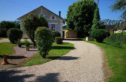 Prigonrieux House | Holiday Home in Bergerac - Private Pool, Garden and Comfort for 8 People