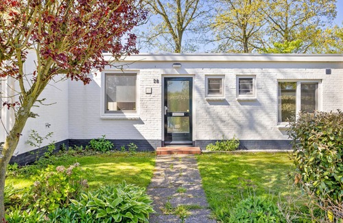 Groot Valkenisse House | Holiday Home in Biggekerke near Seabeach