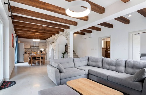 Lanisce House | Holiday Home in Buzet with Terrace