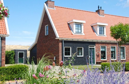 Colijnsplaat House | Holiday Home in Colijnsplaat near Oosterschelde