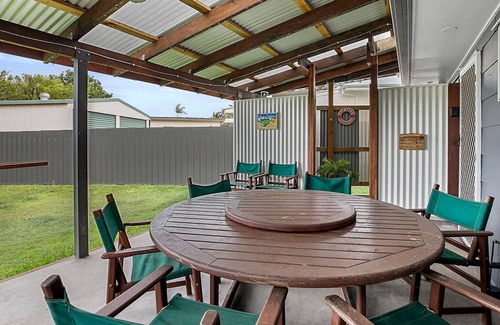 Tin Can Bay House | Holiday Home in Central location ideal for the whole family