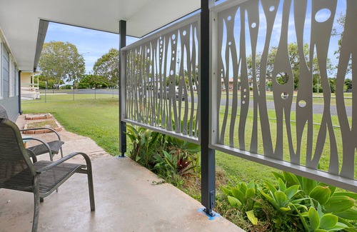 Tin Can Bay House | Holiday Home in Central location ideal for the whole family