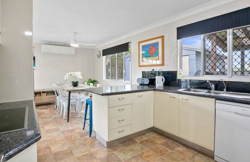 Tin Can Bay House | Holiday Home in Central location ideal for the whole family