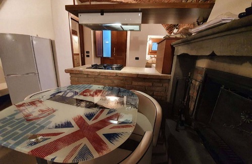 Clusane House | Holiday home in Clusane near lake