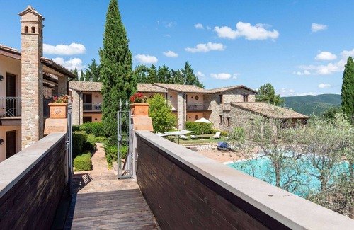 Canalicchio House | Holiday Home in Collazzone With Pool & Sauna