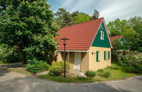 Diessen House | Holiday Home in Diessen near Green Park