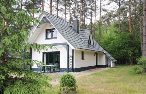 Muritz House | Holiday home in Drewitz with a shared pool