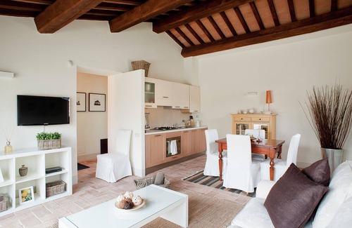 Foligno House | Holiday Home in Foligno With Pool & BBQ
