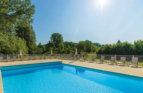 Montignac House | Holiday Home in France with Garden Terrace