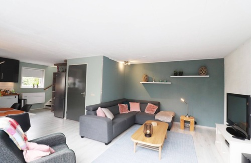 Grou House | Holiday Home in Grou by Pikmeer Lake